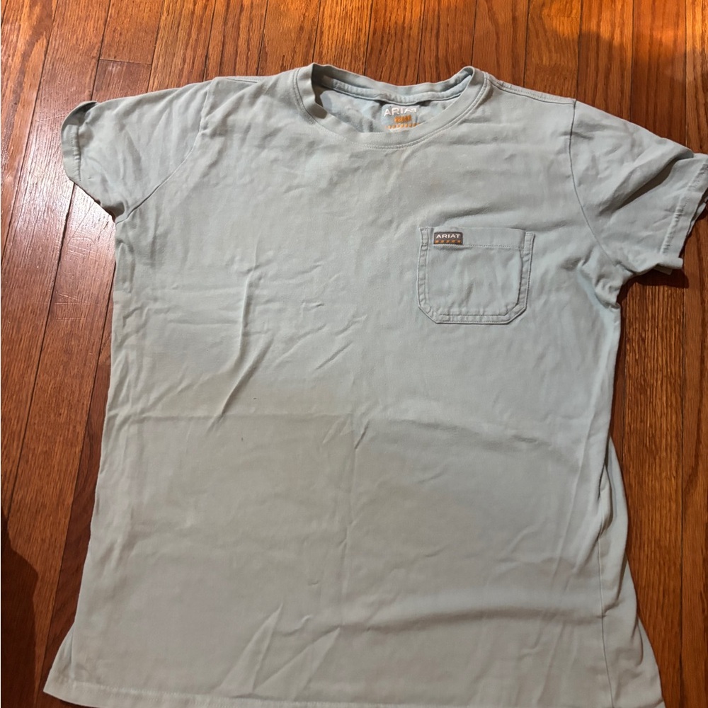 Men’s size large ARIAT brand T-shirt with pocket on front